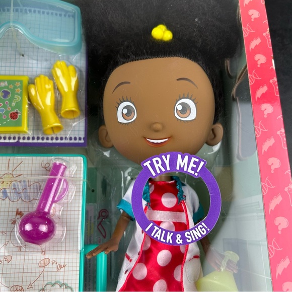 Ada Twist Scientist Lab Doll Netflix Show Talking & Singing 12 inch Doll - Picture 4 of 16